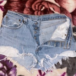 size 32/30 Levi’s shorts